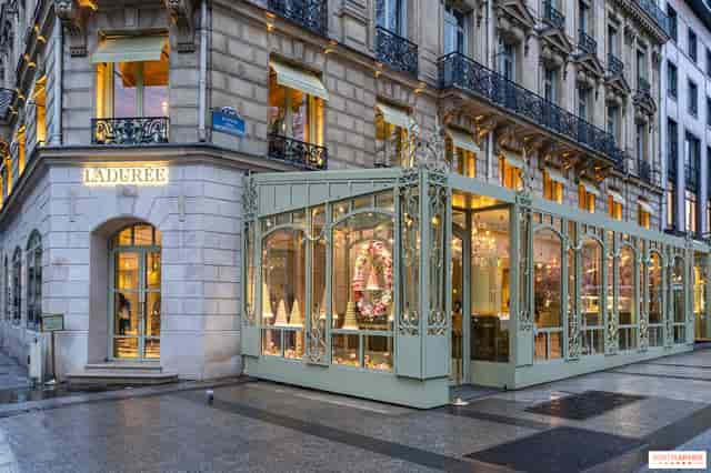 Champs-Élysées event venue with enclosed terrace for high-end Parisian corporate gatherings.