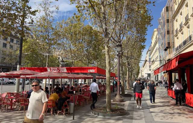 Terrasse des Champs-Elysées, a chic outdoor venue for Parisian corporate networking events.