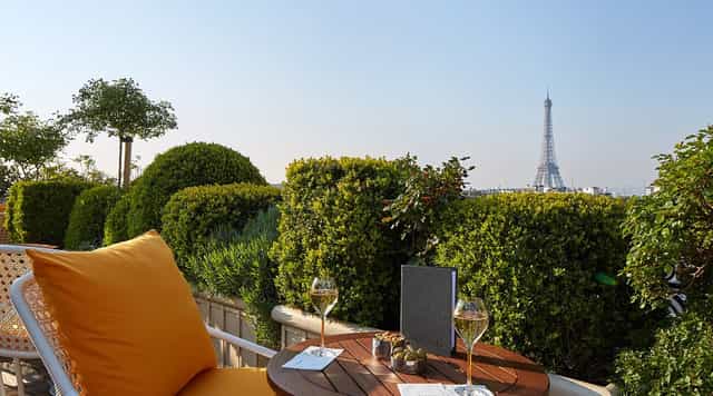 VIP networking lounge at Hôtel Raphael with iconic Eiffel Tower views for corporate events.