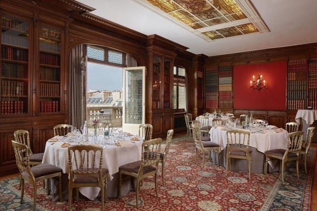 Boardroom at Salon Majestic Hôtel Raphael, historic library setting for VIP meetings and dinners.