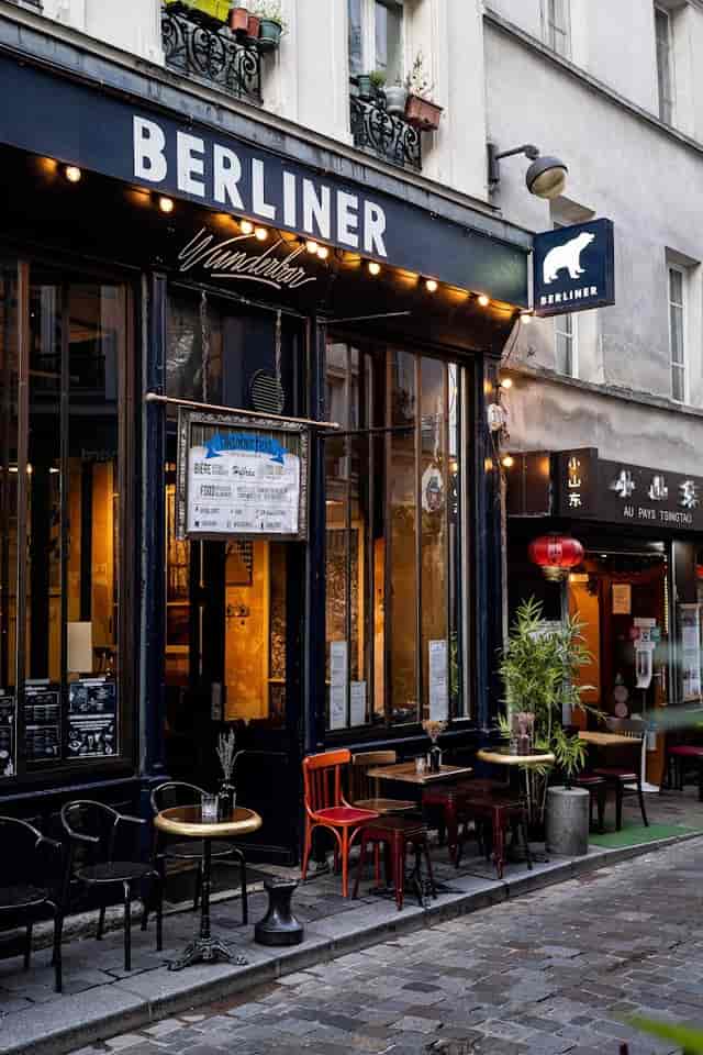 Bar in Place de la Bastille with intimate facade for private events and corporate receptions.