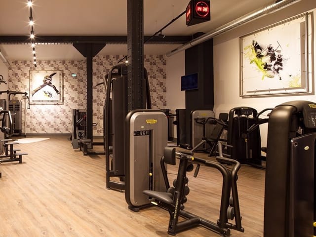 Boutique hotel gym in Place de la Bastille with industrial design for conference wellness events.