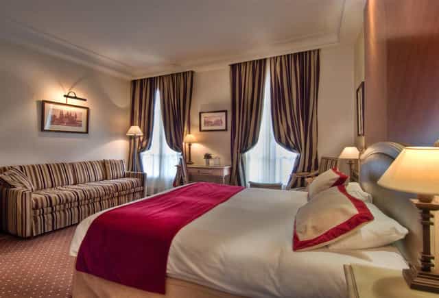Upscale hotel lounge at Hôtel Trocadero La Tour for VIP accommodations and executive offsites.