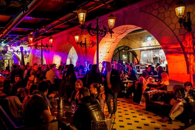 Bar-Club