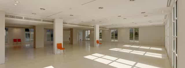 Bright Salon d’about event space at Cité de l'architecture with structural columns for hire.