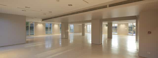 Salon d’about event space at Cité de l'architecture with structural columns for gala or conference.