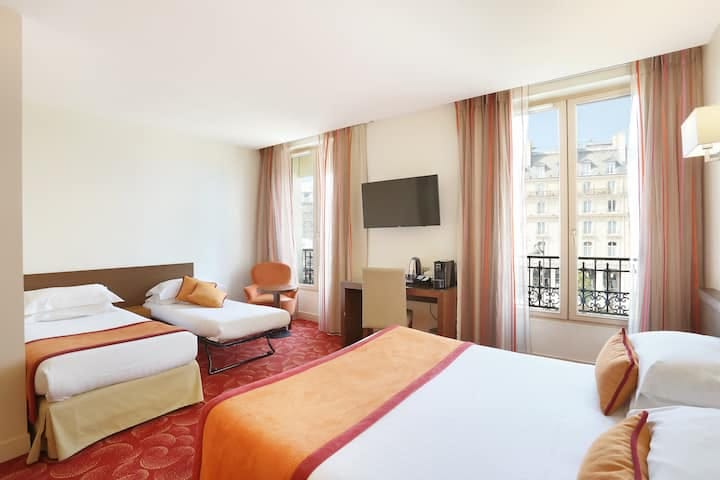 Triple-occupancy meeting room at Grand Hôtel de Normandie for event delegate housing.