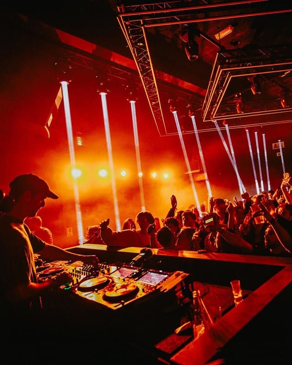 VIP Lounge at GATE Club Paris: Dynamic lighting and DJ for corporate nightlife event venue.