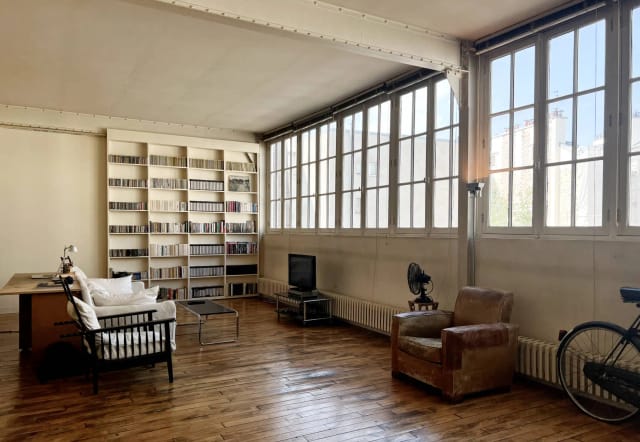 Industrial loft studio for creative workshops and corporate off-site strategy sessions.