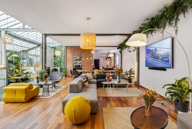 Modern Sub-committee Room, flexible breakout space for creative corporate workshops and networking.