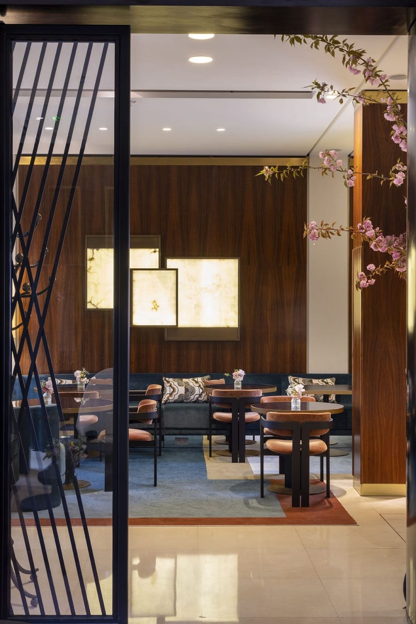 Salon Gallimard, Hôtel Montalembert: Sophisticated executive networking breakout room.