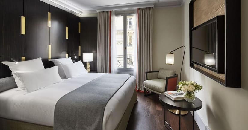 Upscale Hôtel Montalembert executive meeting room with sophisticated decor for corporate events.
