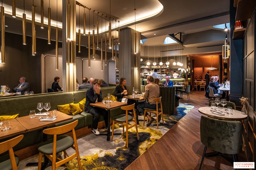 Sophisticated SPHERE bar with modular booth seating for executive networking and corporate dinners.