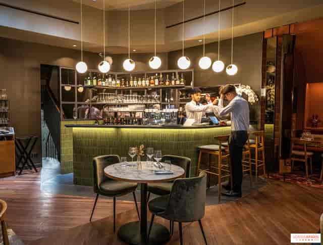 Sophisticated bar at SPHERE for upscale corporate networking and high-end events.