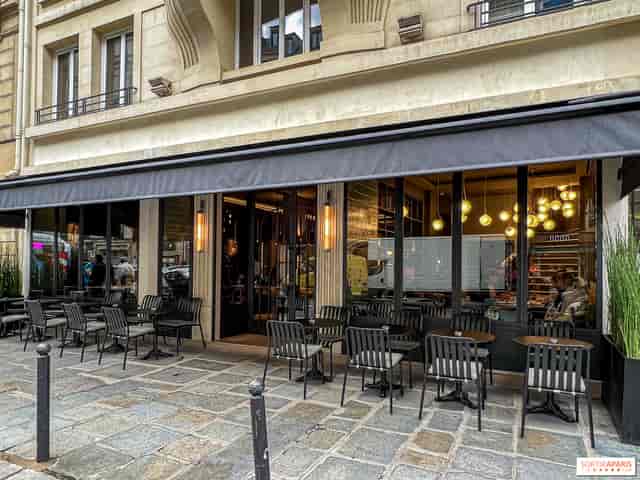 Chic Parisian bar in SPHERE with elegant lighting, perfect for high-end networking events.