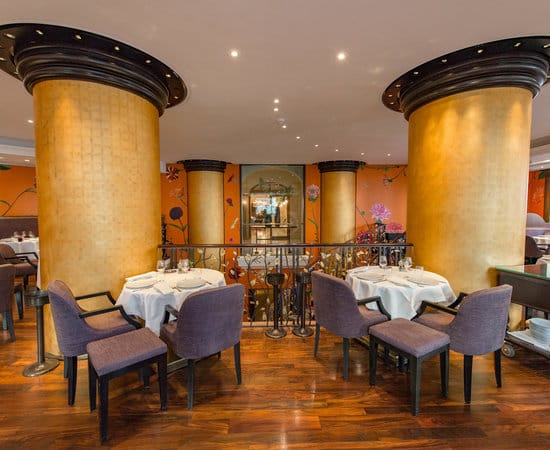 VIP dining room with floral wallpaper at 114 Faubourg, ideal for private events and conferences.
