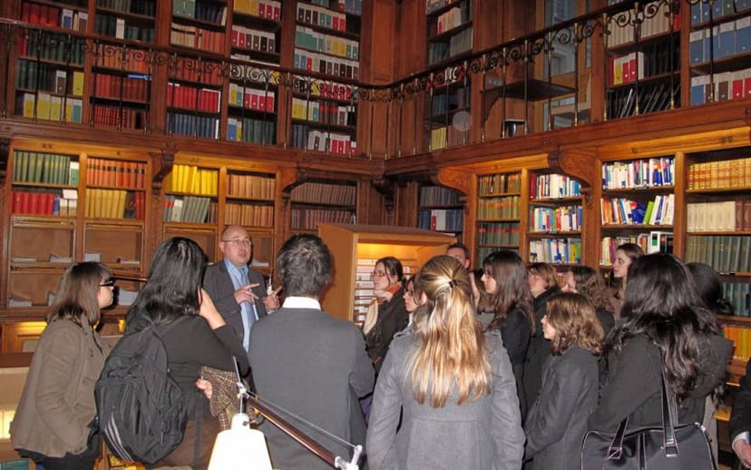 Historic library venue for intimate corporate offsite and small-group professional briefing.