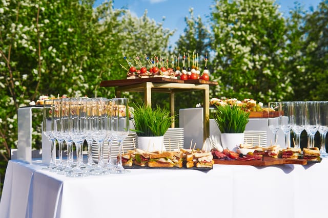 Espace La Rochefoucauld outdoor cocktail reception setup for networking events and corporate catering.