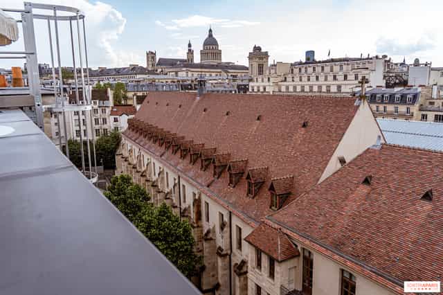Hôtel Pilgrim rooftop terrace with Parisian architecture for networking events and cocktail parties.