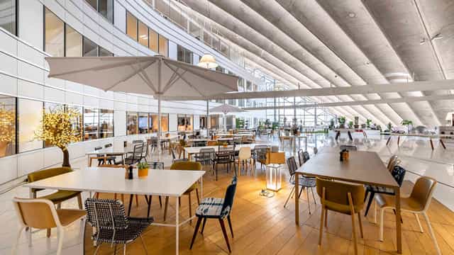Modern Le Cnit atrium at Room Réunion La Défense for professional networking and coworking events.