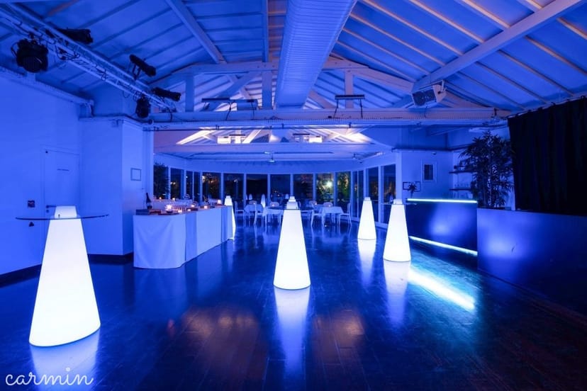 Modern Coeur Sacré event venue with LED cocktail furniture for networking and cocktail receptions.