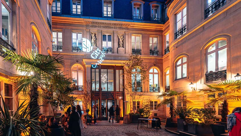 Patio in Liège Saint-Lazare: upscale courtyard venue for evening receptions and brand activations.
