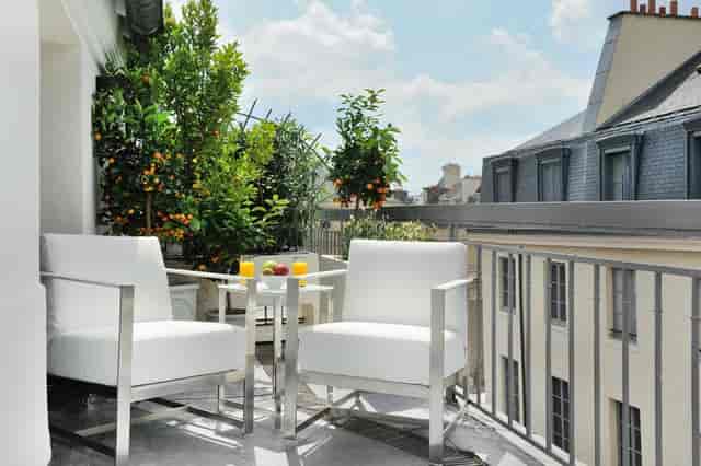Private Office with rooftop terrace for executive meetings and corporate breakout sessions.