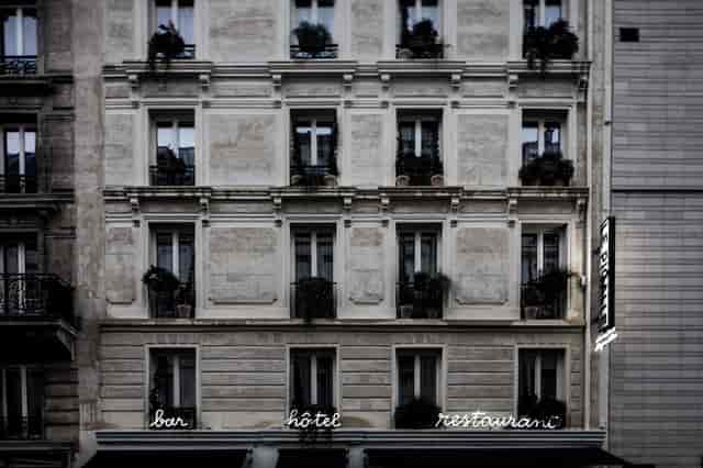 Le Pigalle boutique hotel bar, perfect for intimate board meetings and small-group event buyouts.