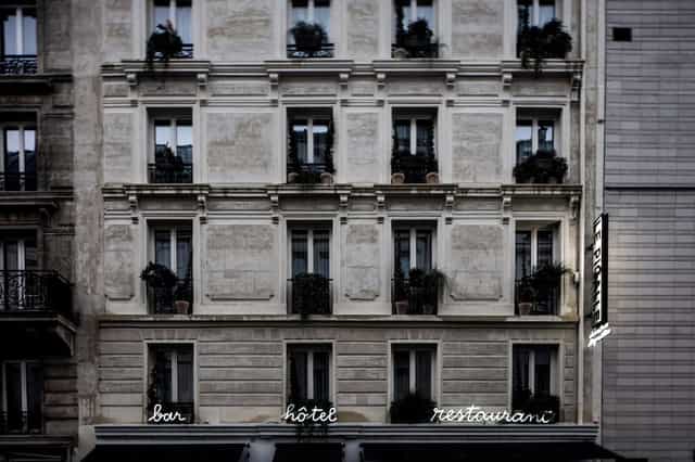 Le Pigalle boutique hotel bar, perfect for intimate board meetings and small-group event buyouts.