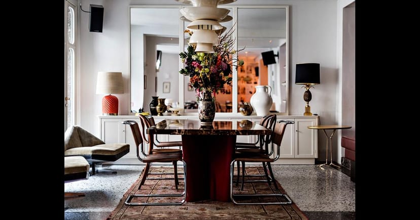 VIP roundtable lounge at Le Pigalle, featuring sophisticated seating for exclusive private dinners.