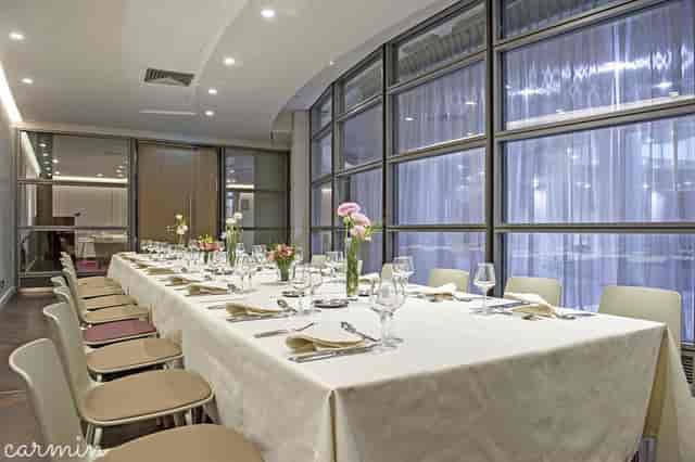 Boardroom at Etoile Saint-Honoré featuring natural light for corporate dinners and executive meetings.