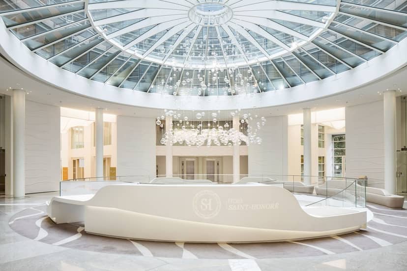 Modern atrium at Etoile Saint-Honoré, ideal for corporate event registration and brand activation.