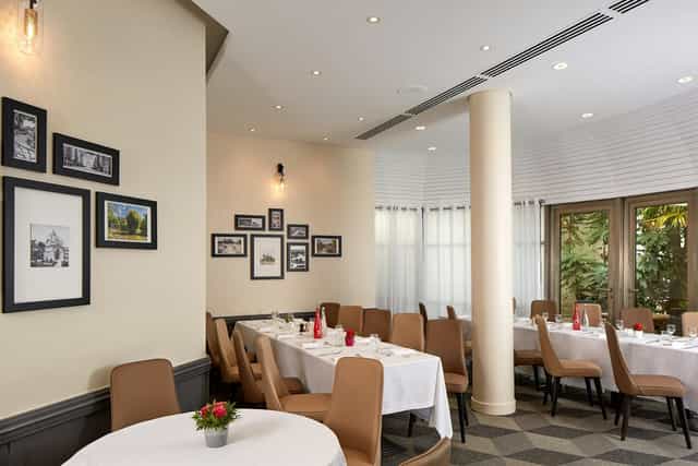 Hôtel Ampère - >Hôtel Ampère</a>
