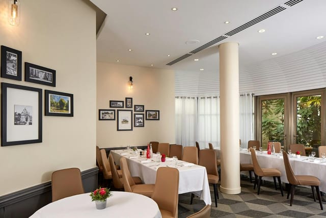 Hôtel Ampère - >Hôtel Ampère</a>