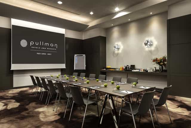 Modern boardroom at Pullman Paris Centre-Bercy for professional corporate meetings and workshops.