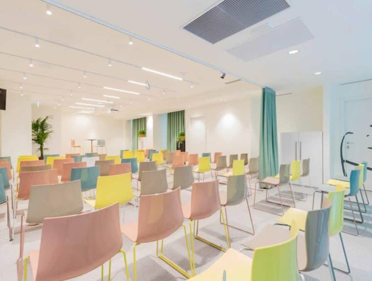 Modern Madrid conference space with pastel seating for creative workshops and corporate events.