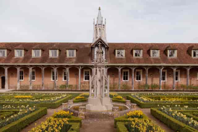 Monks Barn at Ashridge House: scenic courtyard with fountain, ideal for weddings and events.