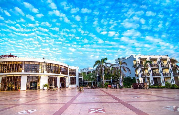 Oysterbay Marquee outdoor plaza for grand networking events and al fresco gala receptions.
