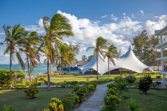 Golden Tulip Dar Es Salaam