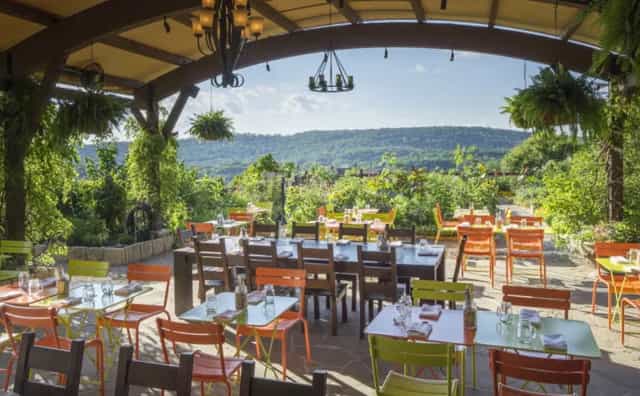 Open-air hotel venue with modular layout, perfect for social mixers and al fresco dining events.
