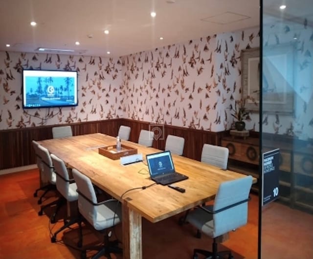 KOFISI Oysterbay boardroom with wood table for hybrid meetings and professional business events.