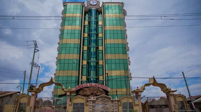 Jaromax Palace Hotel bar for budget business meetings and corporate event conferences.