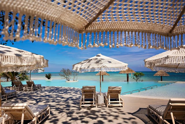 The View Bar, Bawe Island: Luxury lounge for executive retreats and corporate incentive events.