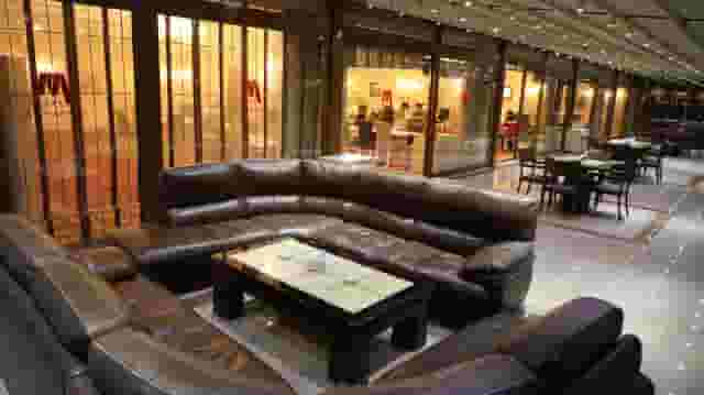 Lobby Lounge & Bar