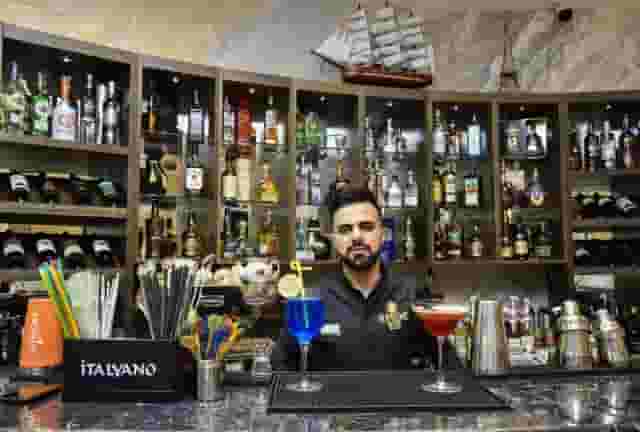 Bar