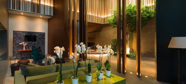 Modern Kempinski Bayil video conferencing suite for VIP corporate networking and event hospitality.