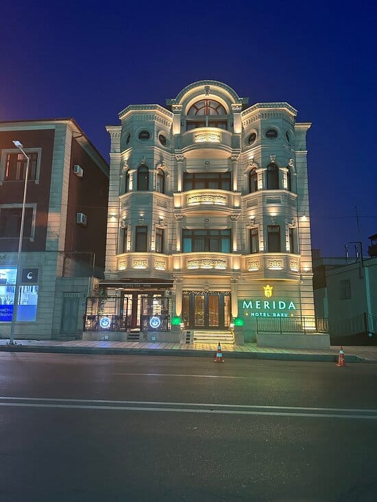 Boutique Rooms in Merida Hotel Baku, featuring elegant architecture for executive board meetings.