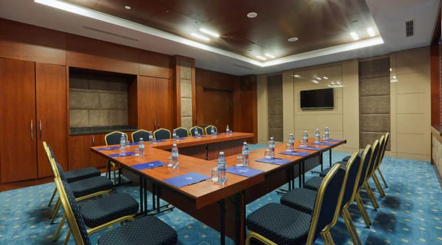 U-shape boardroom at Congress Hotel for professional corporate meetings and business presentations.