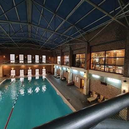 Pool bar at Excelsior Hotel Baku, ideal for wellness incentive travel and executive retreats.