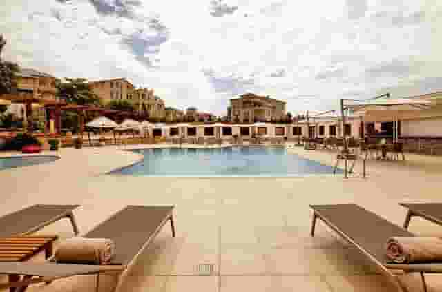 Pool Bar